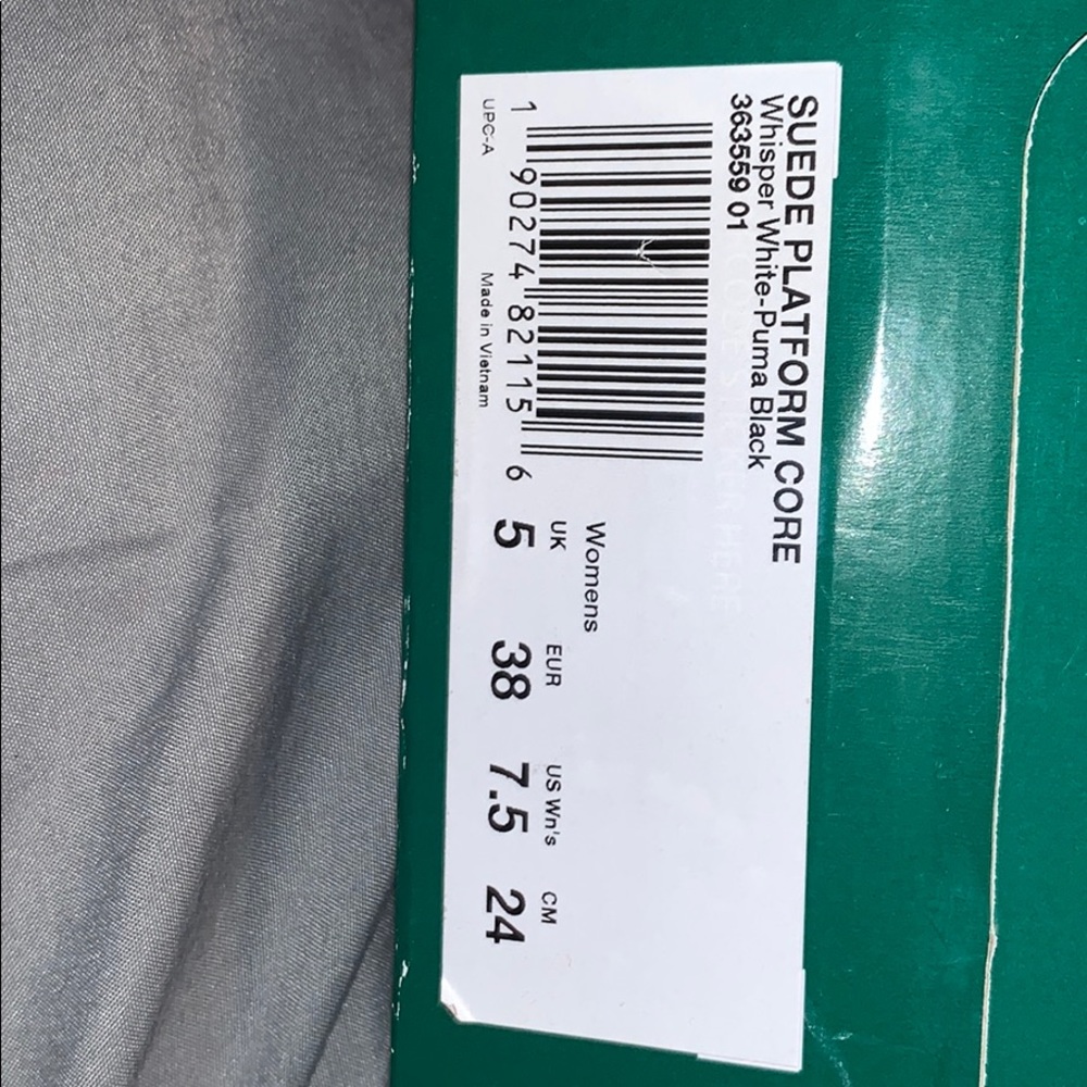 Suede platform core pumas